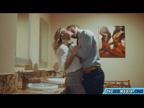 ❤️ Том биетэй шаргал үст таныг нийтийн бие засах газар уруу татах үед ❤❌ Хатуу порно манайд mn.assistirhentai.ru ❌❤